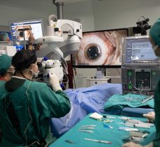Türk doktorların Ankara’daki göz ameliyatı İtalya’da canlı izlendi
