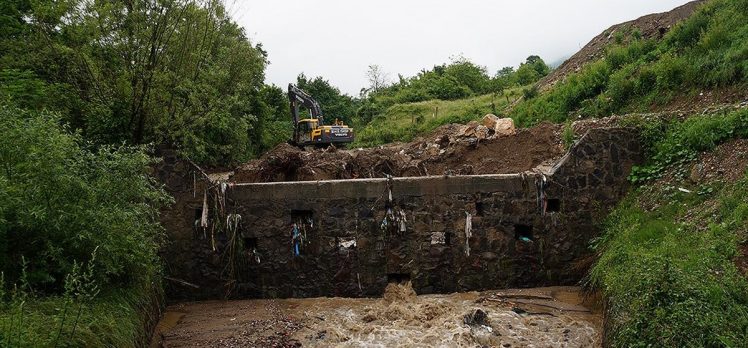 Sırbistan’daki selde 2 bin 500’den fazla evi su bastı