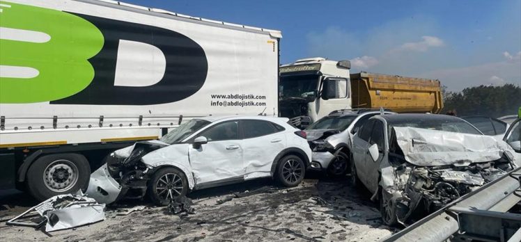 Edirne’de 12 aracın karıştığı zincirleme trafik kazasında 1 kişi öldü, 36 kişi yaralandı