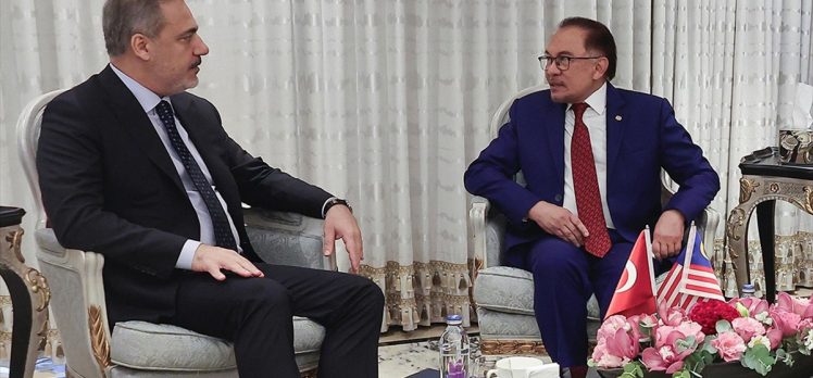 Dışişleri Bakanı Fidan, Malezya Başbakanı Enver İbrahim ile görüştü