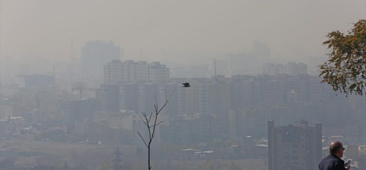 İran’ın bazı kentlerinde hava kirliliği nedeniyle eğitim çevrim içi yapılacak