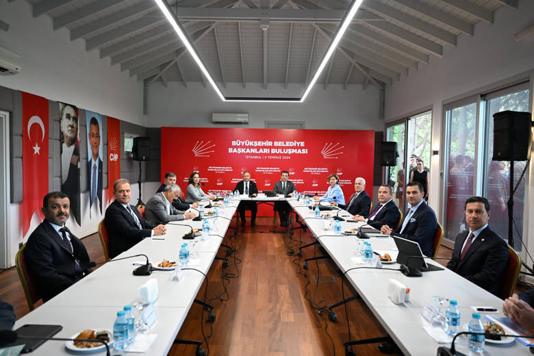 Başkan Böcek CHP’li Büyükşehir Belediye Başkanları toplantısında