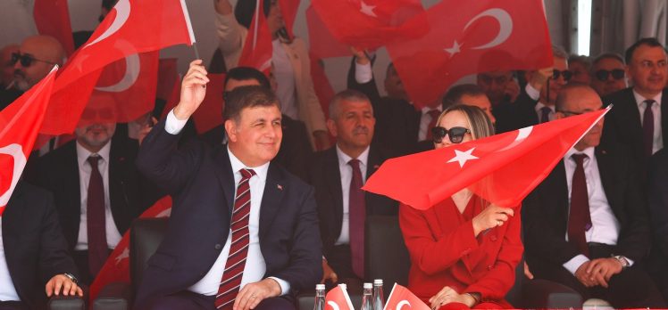 “İzmir’in dağlarında her daim çiçekler açtıracağımıza söz veriyorum”