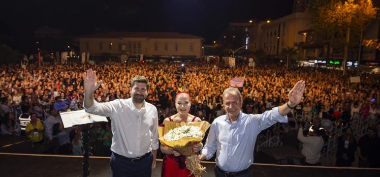 ‘3.Uluslararası Tarsus Festivali’nde Candan Erçetin Konseri İle Coşku Doruklara Çıktı