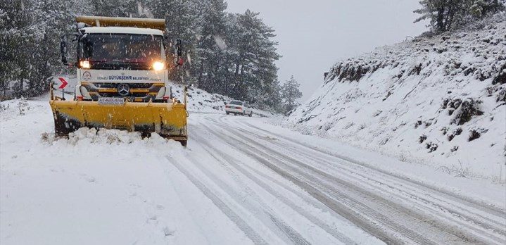 Denizli Büyükşehir’den kar mesaisi