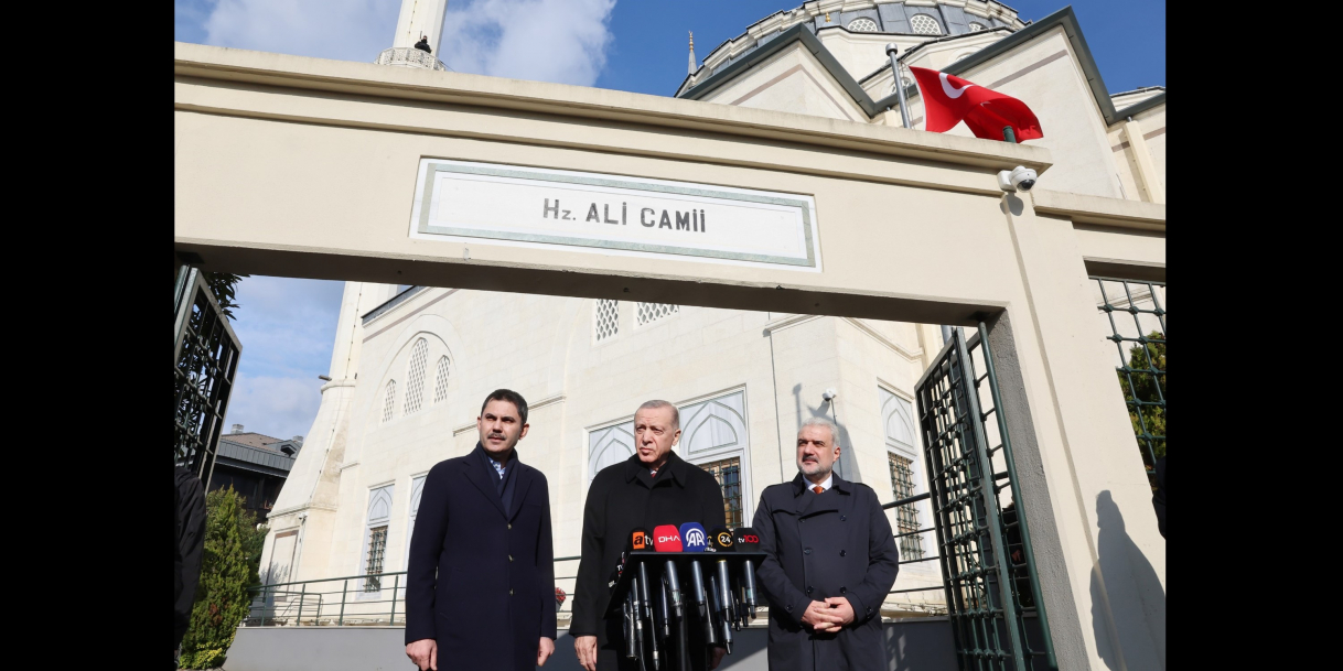 Cumhurbaşkanı Erdoğan, cuma namazını Hazreti Ali Camisi’nde kıldı