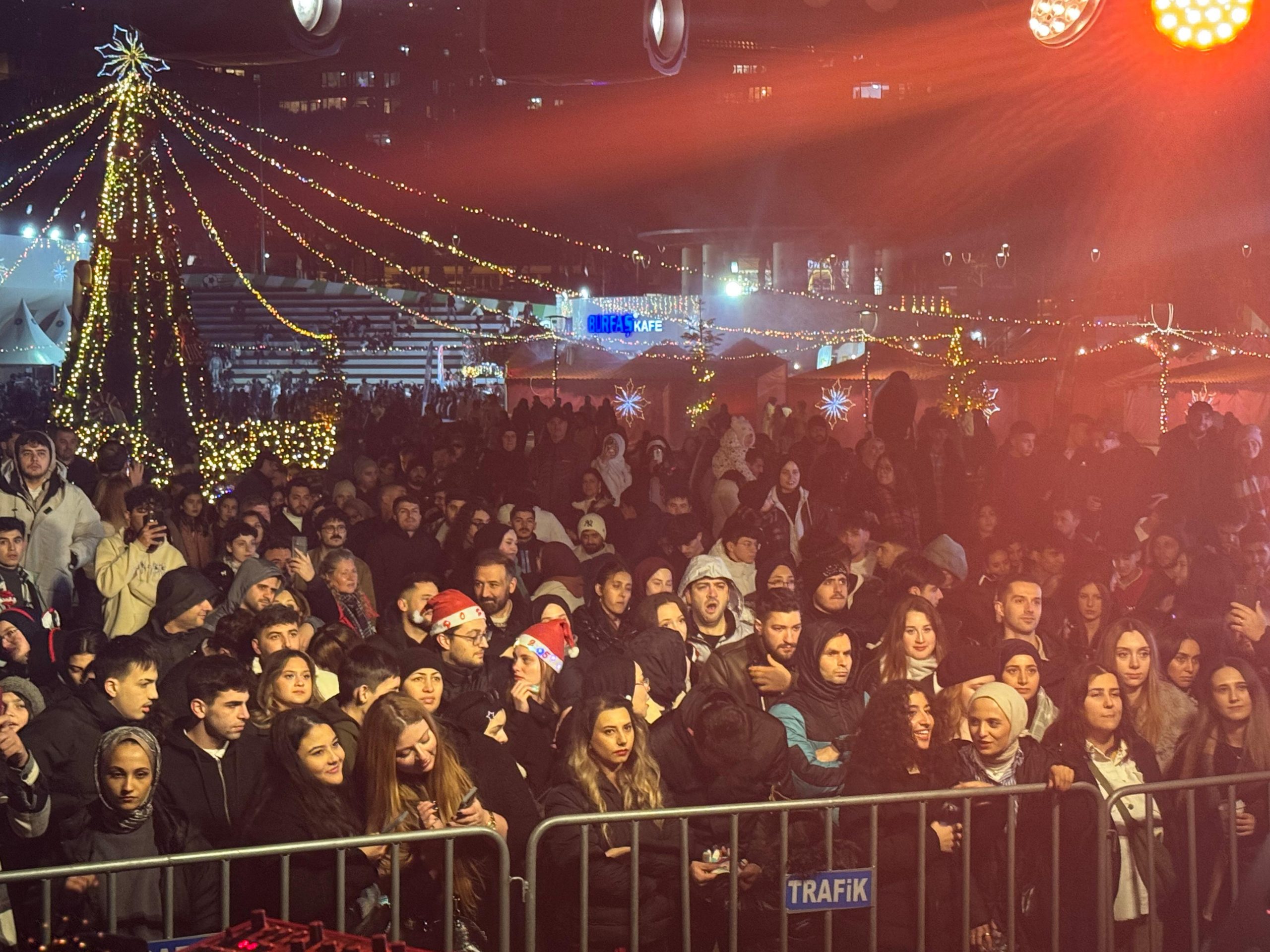 Bursa Yeni Yıl Meydanı’nda yılbaşı coşkusu