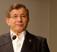Eski başbakan Ahmet Davutoğlu AK Parti’den istifa etti