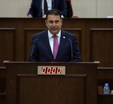 KKTC Başbakanı Saner yeni hükümetin programını Meclis’te okudu