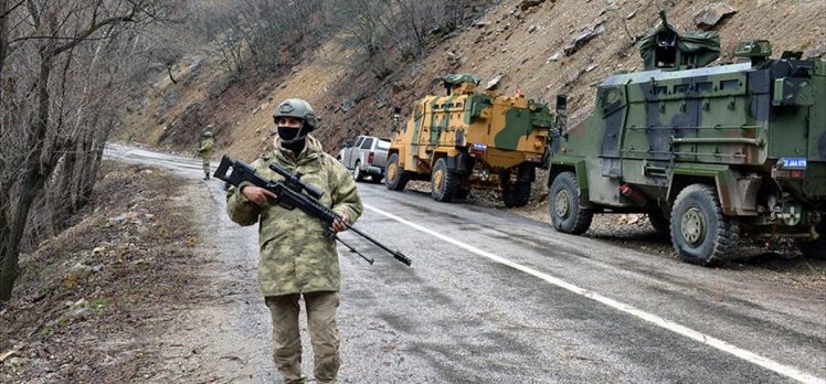 Terör örgütü PKK/KCK’dan kaçan 2 terörist ikna yoluyla teslim oldu