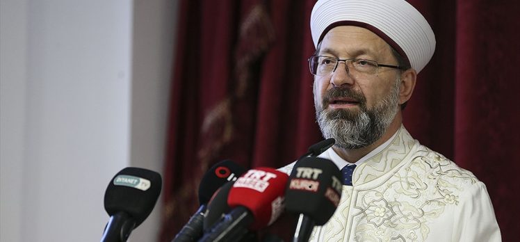 Diyanet İşleri Başkanı Erbaş: Teravih namazını evlerimizde kılmanın uygun olduğuna karar verdik