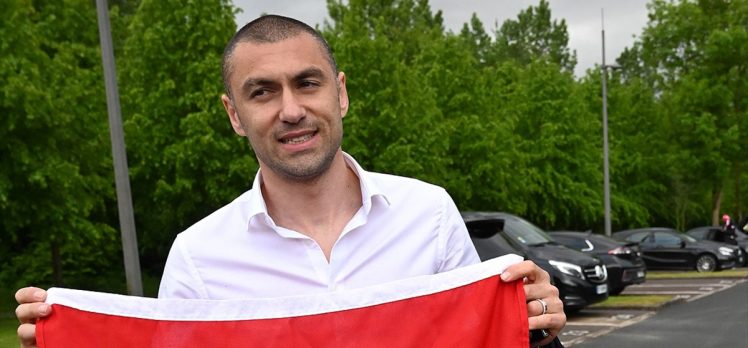 Milli futbolcu Burak Yılmaz: Çok gururluyuz ülkemize çok selamlar yolluyoruz