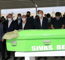 İçişleri Bakanı Süleyman Soylu, Sivas’ta şehit annesinin cenaze törenine katıldı