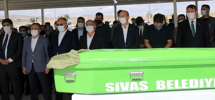 İçişleri Bakanı Süleyman Soylu, Sivas’ta şehit annesinin cenaze törenine katıldı