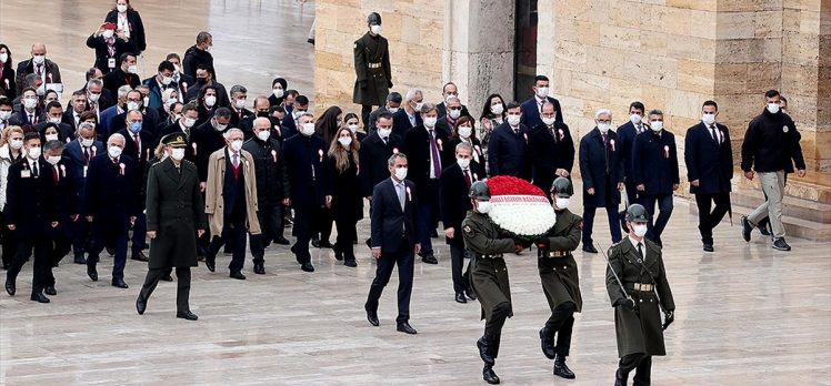 Milli Eğitim Bakanı Özer, öğretmenlerle Anıtkabir’i ziyaret etti