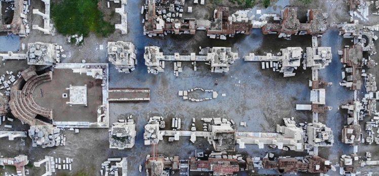 Ayasuluk Tepesi kazılarında Roma İmparatoru Theodosius dönemi buluntularına ulaşıldı