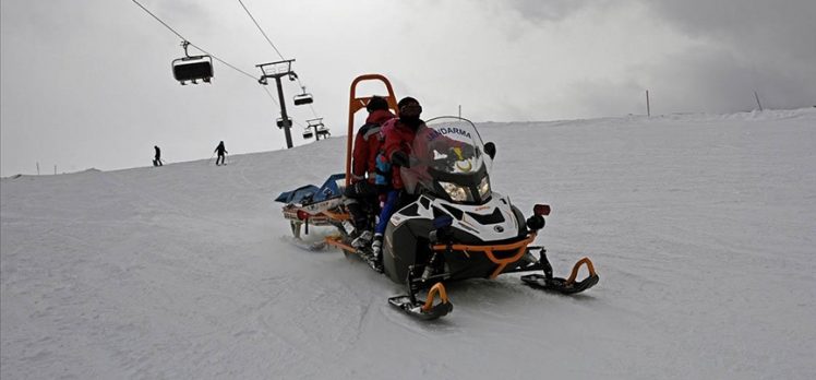 Ilgaz Dağı’nda Zorda Kalan Kayak Tutkunlarının Yardımına JAK Timleri Koşuyor