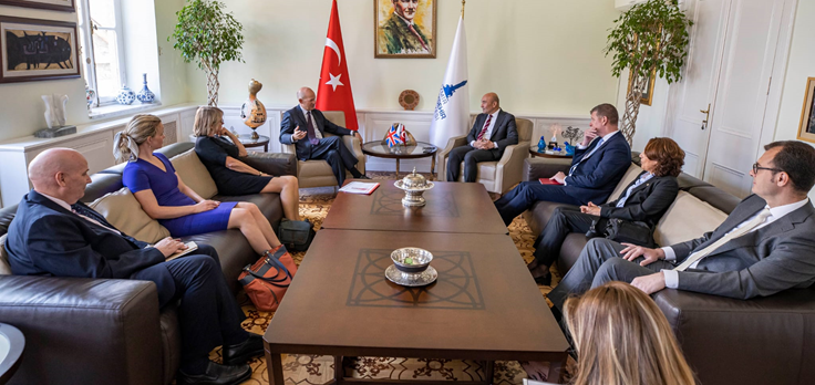 ​İngiltere Büyükelçisi’nden İzmir Büyükşehir Belediyesi’ne ziyaret