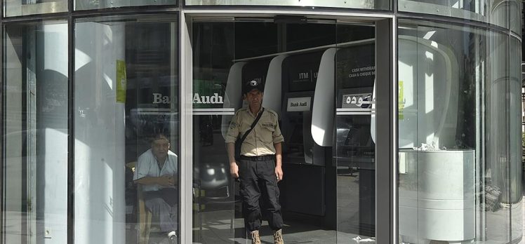 Lübnan’da mudilerin baskınları nedeniyle hizmete 1 hafta ara veren bankalar yarın açılıyor