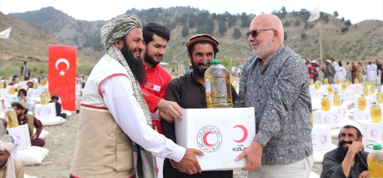 Türk Kızılaydan 3 bin Afgan depremzede aileye gıda yardımı