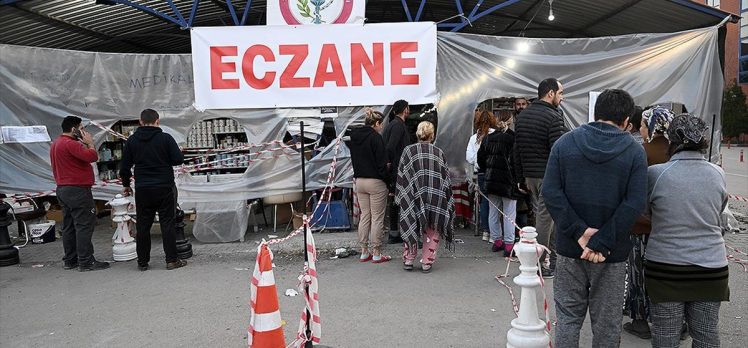 Türk Eczacıları Birliği depremzedelerin ilaca erişimi için 10 ilde 26 sahra eczanesi kurdu