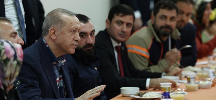 Cumhurbaşkanı Erdoğan, Balıkesir’de depremzedelerle bir araya geldi
