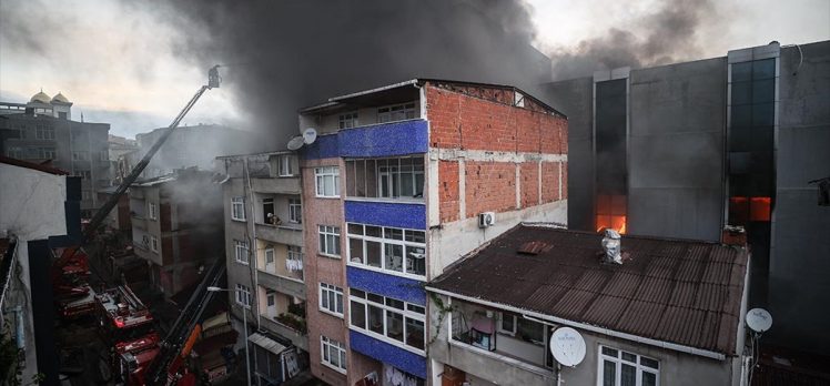 İstanbul’da halı imalathanesinde yangın çıktı
