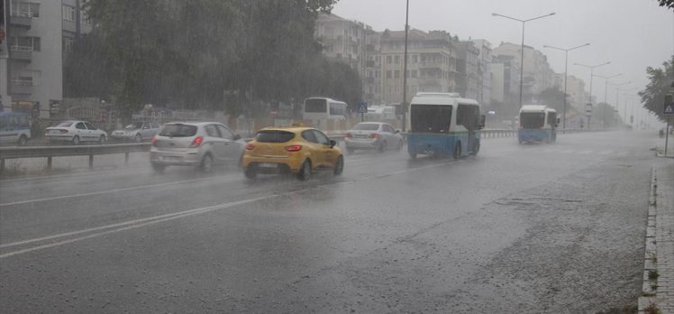 Tekirdağ’da sağanak etkili oluyor