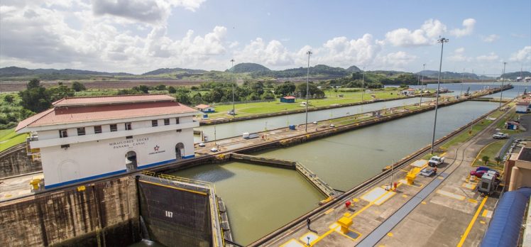 Panama Kanalı’nda 200’den fazla gemi geçiş sınırlaması nedeniyle mahsur kaldı