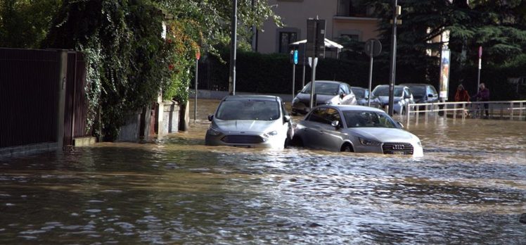 İtalya’da aşırı yağışlar Milano’da su baskınlarına neden oldu