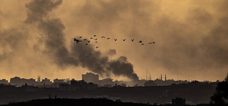 İsrail savaş uçakları, gece boyunca Gazze Şeridi’nde sivil yerleşimlere bomba yağdırdı