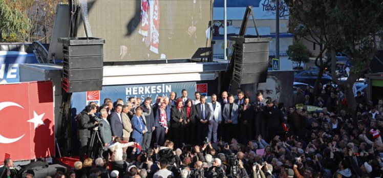 Yeniden aday gösterilen Başkan Böcek’e Ankara dönüşü coşkulu karşılama