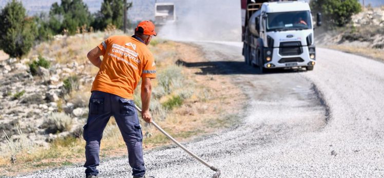 Büyükşehir Silifke’de 8 bin 100 Metrelik Yolu Yeniledi