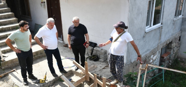 Merdivenleri yenileme çalışmalarına devam ediyor