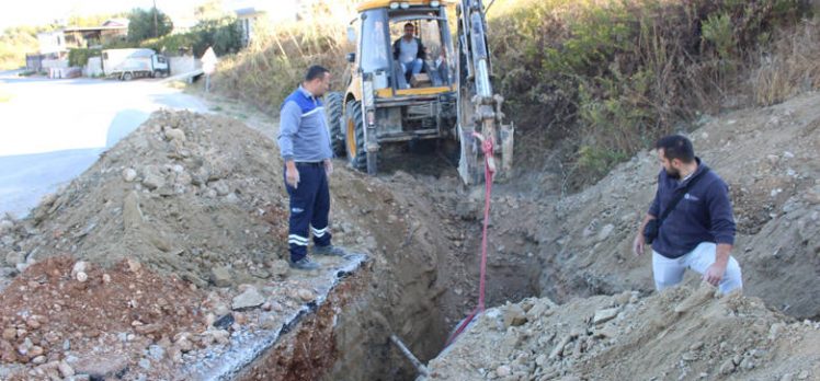 Manavgat’ta bozulan yollar onarılıyor