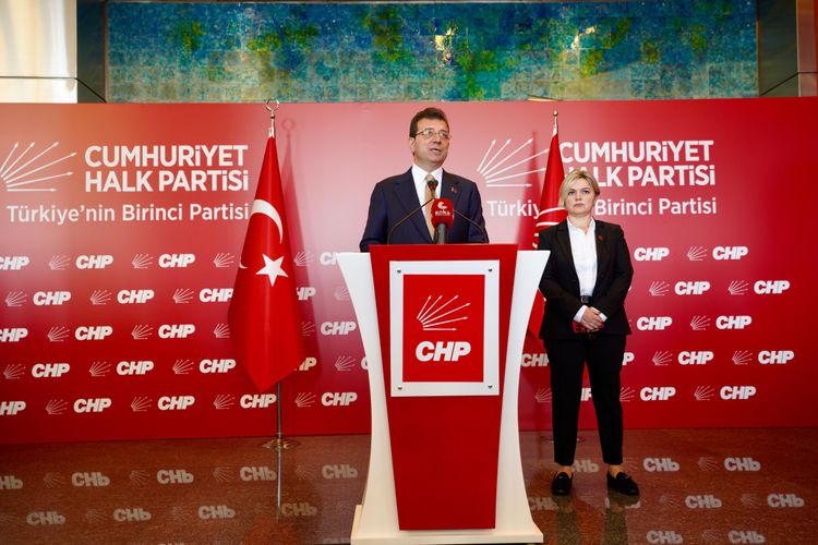 CHP Genel Başkanı Özgür Özel’le ‘Kayyım’ Gündemli Görüştü