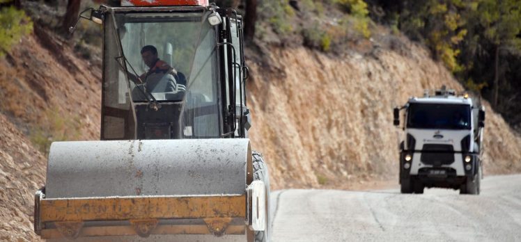 Mersin Büyükşehir’in Kırsal Mahallelerdeki Yol Çalışmaları Yoğun Bir Tempoda Devam Ediyor