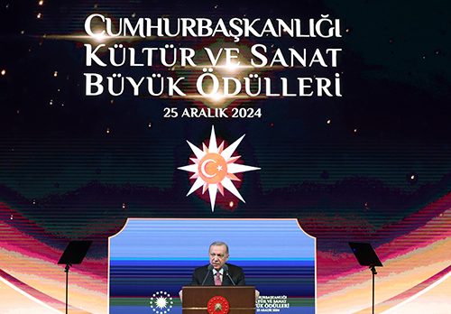 “Kültür ve sanatta ülkeye, millete aidiyet duyan herkesi baş tacı etmeye özen gösteriyoruz”